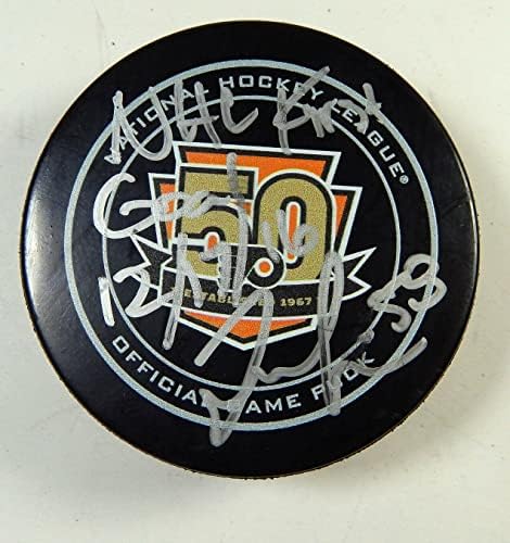 Taylor Leier 58 İmzalı Philadelphia Flyers 50. Yıl Dönümü Hokey Diski Otomatik İmzalı NHL Diskleri